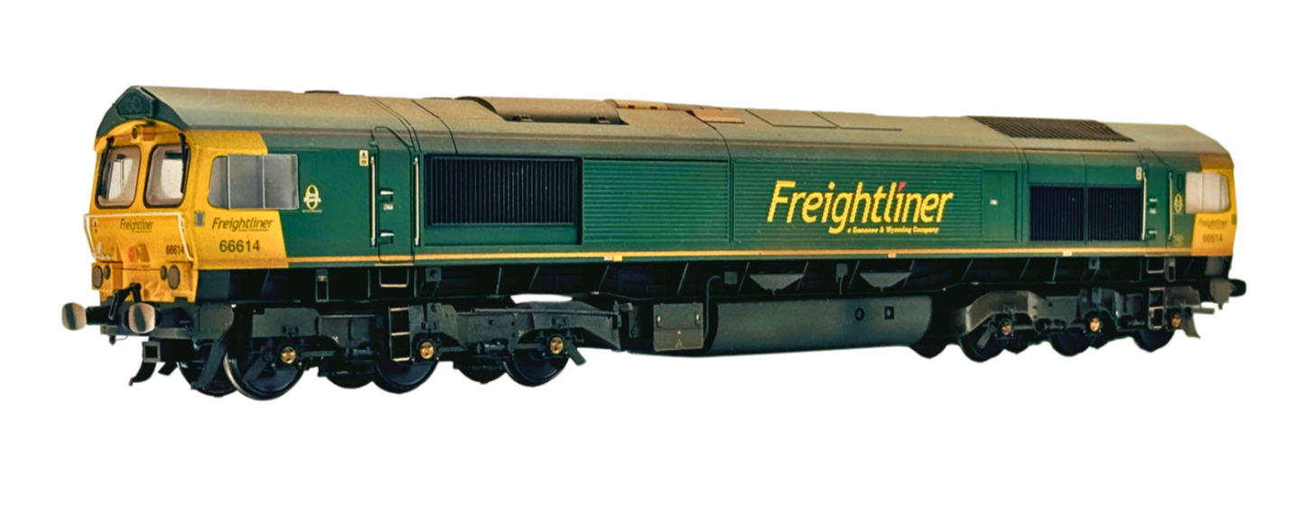 BACHMANN 00 GAUGE - 32-726X - CLASS 66 DIESEL 66614 POPPY FREIGHTLINER WEATHERED