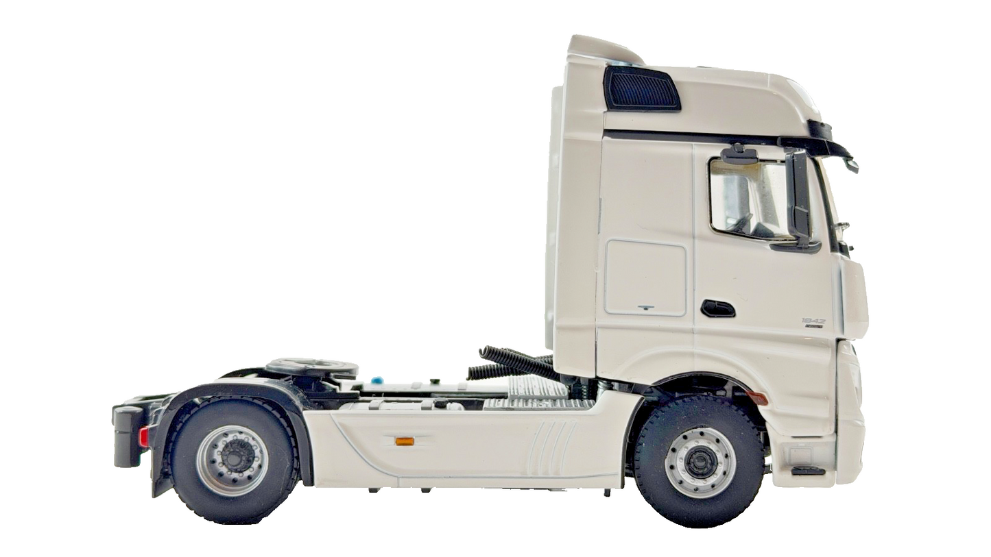 WSI 1/50 SCALE - 03-1134 - MERCEDES MP4 BIGA 4X2 PLAIN WHITE TRACTOR CAB BOXED