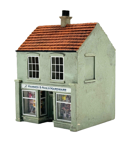 HORNBY 00 GAUGE SKALEDALE - R9713 - HAMMER & NAILS HARDWARE SHOP - UNBOXED