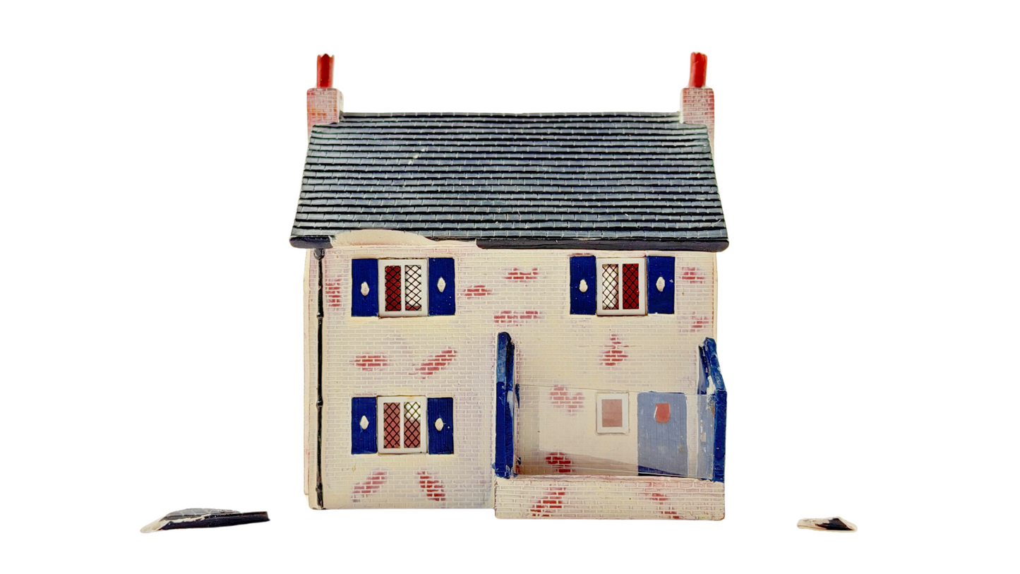 HORNBY SKALEDALE OO GAUGE - R8514 - RIVERSIDE COTTAGE - UNBOXED (NEEDS REPAIR)