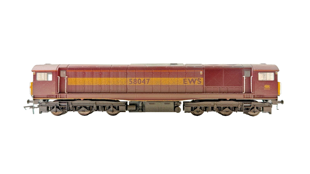 HELJAN OO GAUGE - 58041 - CLASS 58 DIESEL LOCOMOTIVE 58047 EWS MAROON GOLD BOXED