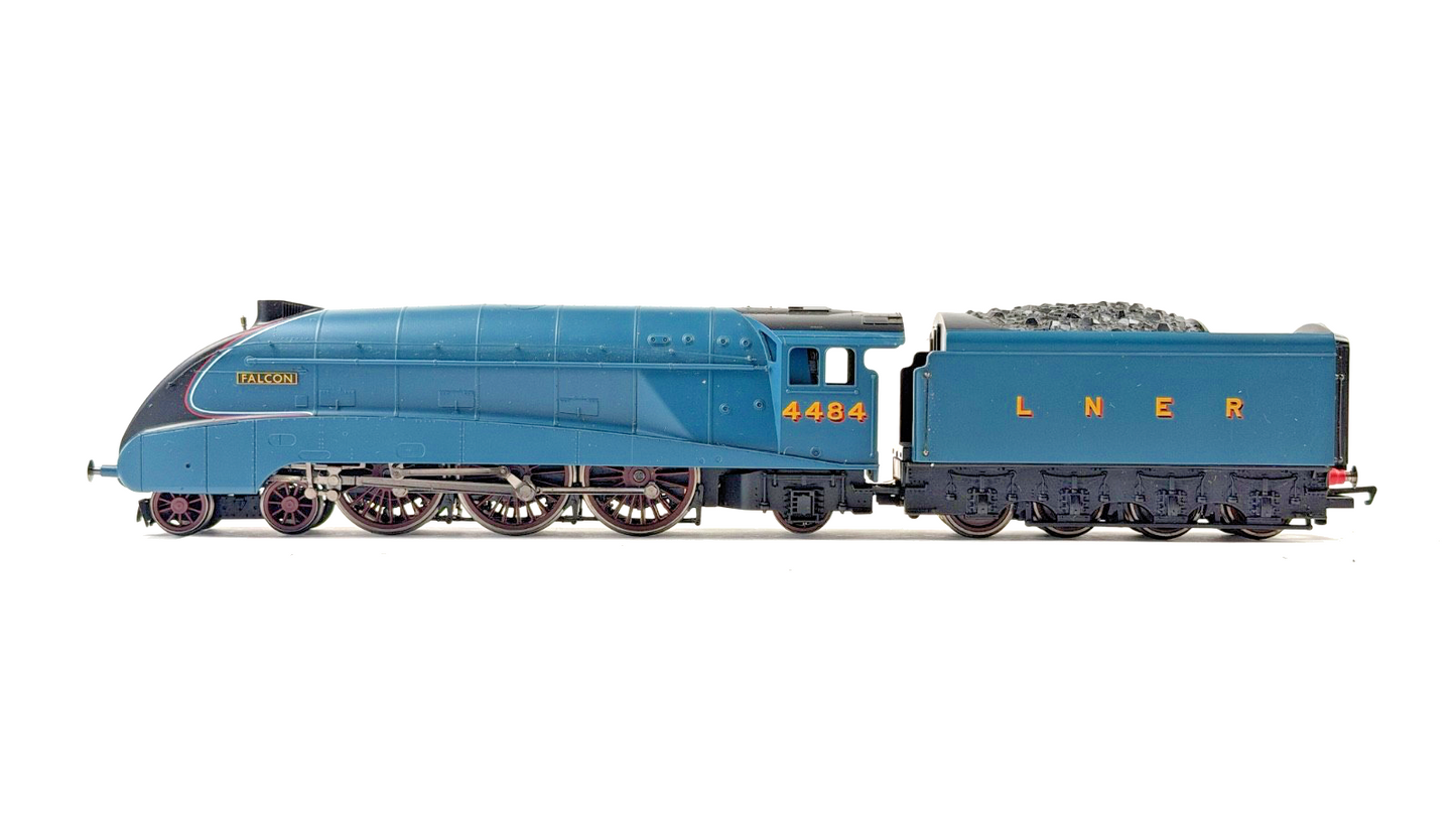 HORNBY 00 GAUGE - LNER BLUE 4-6-2 CLASS A4 LOCOMOTIVE FALCON 4484 UNBOXED
