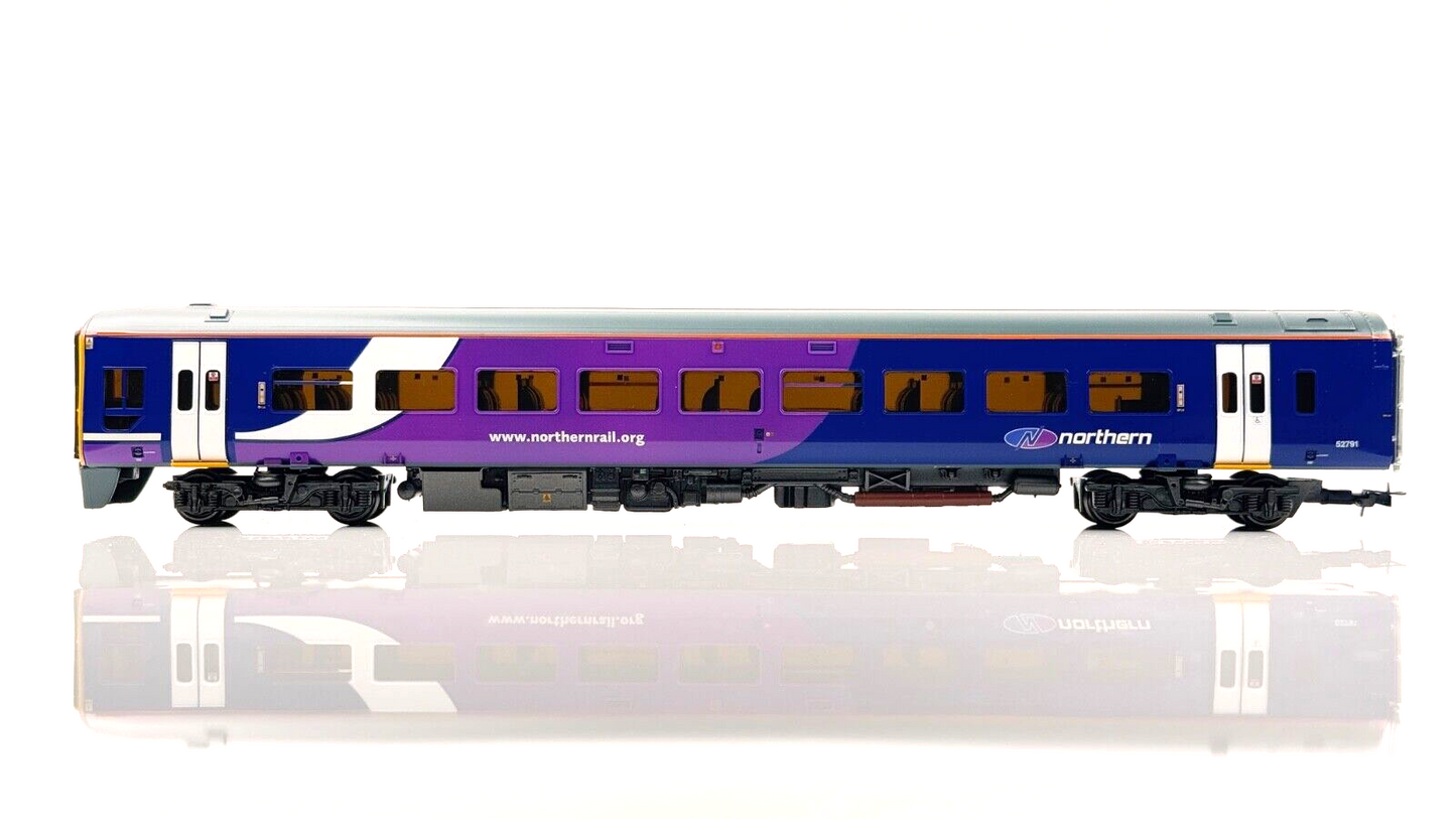 BACHMANN 00 GAUGE - 31-514 - CLASS 158 DMU 2 CAR NORTHERN RAIL - DCC FITTED