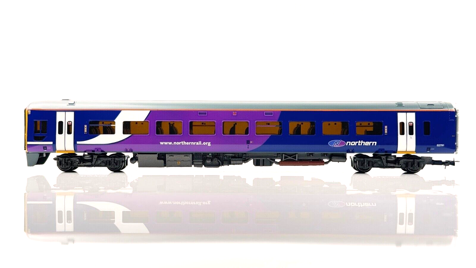 BACHMANN 00 GAUGE - 31-514 - CLASS 158 DMU 2 CAR NORTHERN RAIL - DCC FITTED