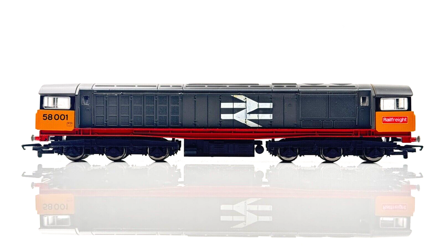 HORNBY 00 GAUGE - CLASS 58001 RAILFREIGHT RED STRIPE LOCOMOTIVE - UNBOXED