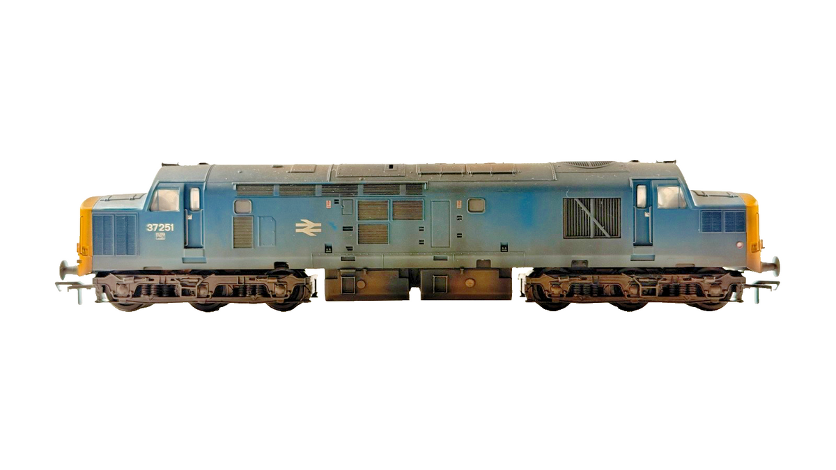 BACHMANN 00 GAUGE - 32-781 - CLASS 37/0 DIESEL 37251 BR BLUE HOWES DCC SOUND