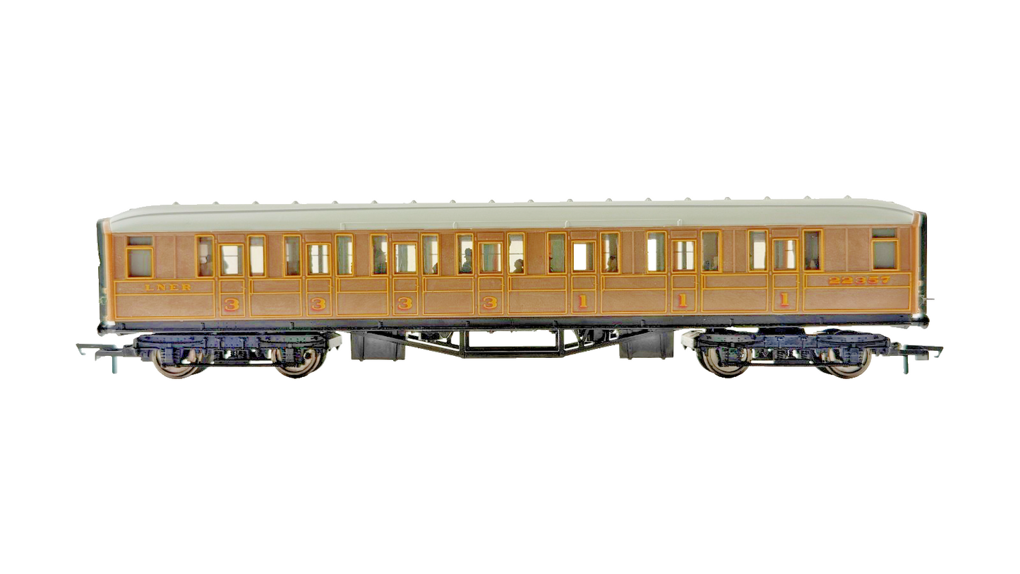 HORNBY OO GAUGE - RAKE OF 4 LNER TEAK GRESLEY PASSENGER COACHES UNBOXED