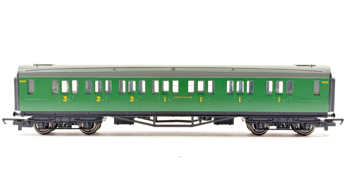 HORNBY OO GAUGE SR SOUTHERN MALACHITE GREEN PASSENGER COACH 5505 UNBOXED