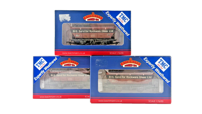 BACHMANN OO GAUGE - 38-502 - 3 X COVERED HOPPER WAGONS (COVHOP) BRITISH SAND TMC