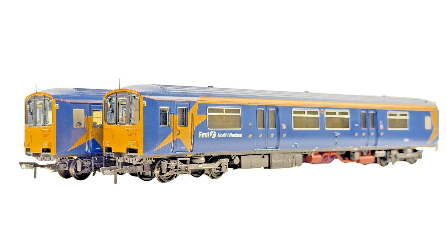 BACHMANN OO GAUGE - 32-925 - CLASS 150/1 DMU 2 CAR FIRST NORTHWESTERN BOXED
