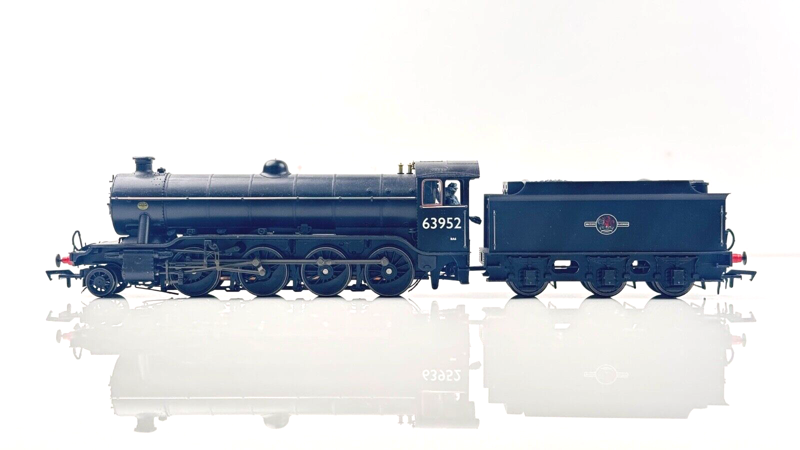 HELJAN 00 GAUGE - 6603913 - BR BLACK O2 TANGO 2-8-0 LOCOMOTIVE 63952 - BOXED