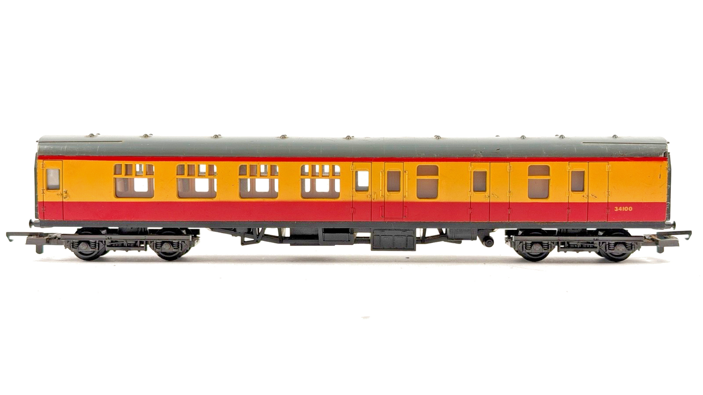 LIMA OO GAUGE BR MK1 BLOOD & CUSTARD PASSENGER COACH 34100 UNBOXED