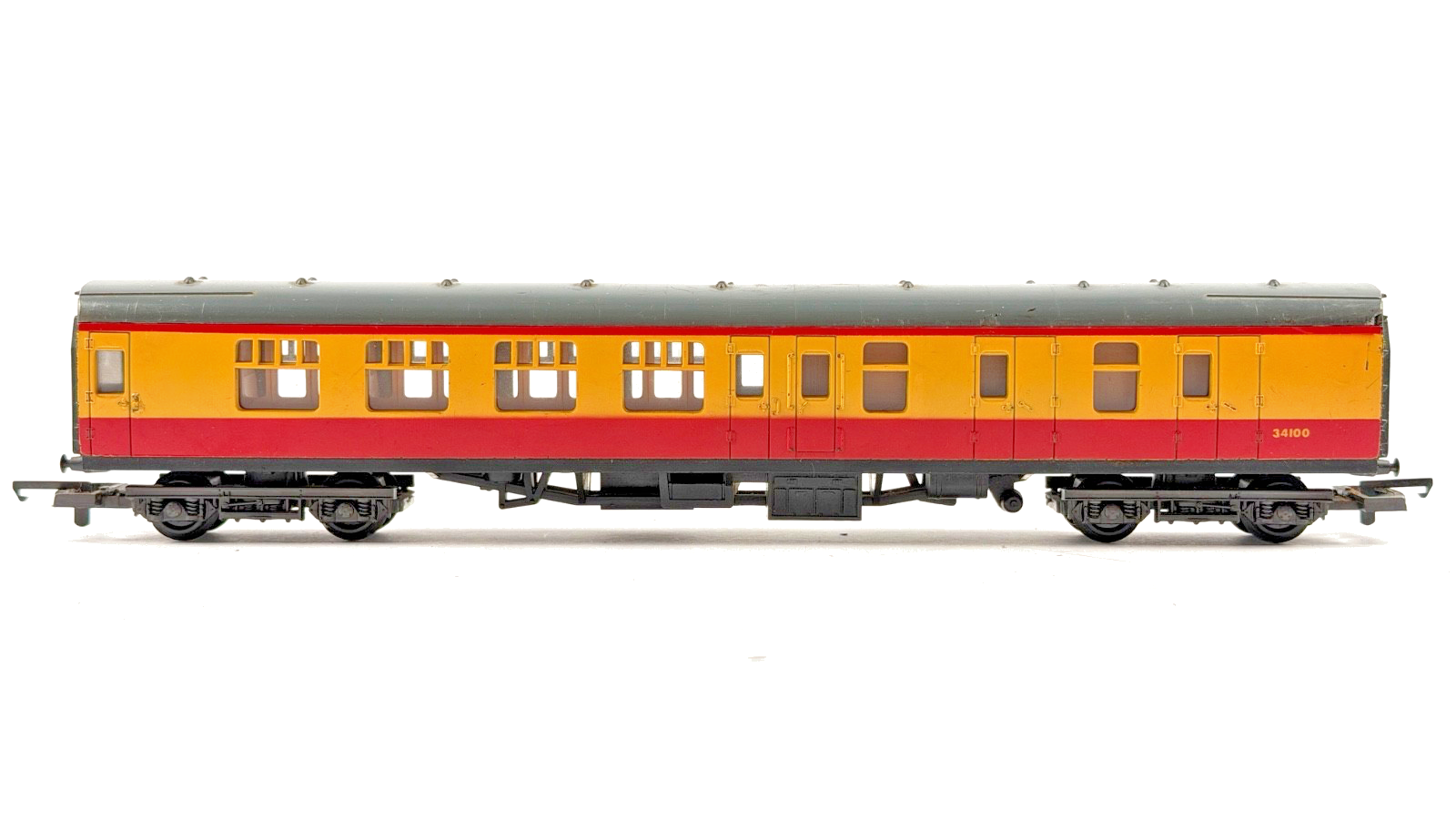LIMA OO GAUGE BR MK1 BLOOD & CUSTARD PASSENGER COACH 34100 UNBOXED
