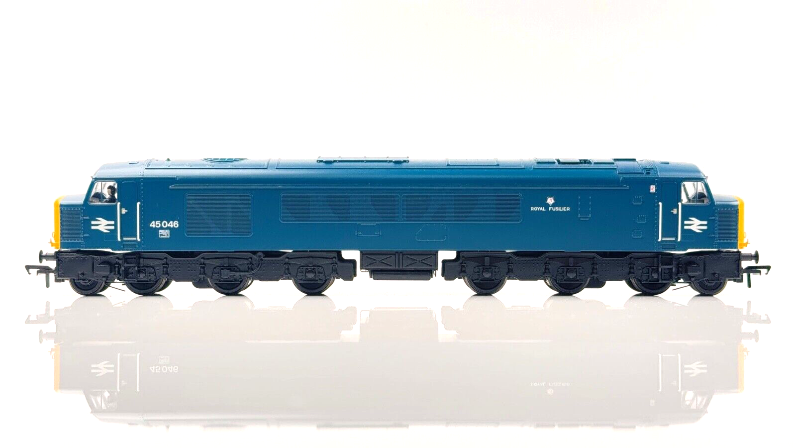 BACHMANN 00 GAUGE - 32-686NF - CLASS 45 45046 ROYAL FUSILIER BR BLUE EXCLUSIVE