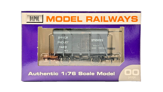 DAPOL 00 GAUGE - DOVER PACKET YARD STORES TOWN YARD VENT VAN 3 (LIMITED EDITION)