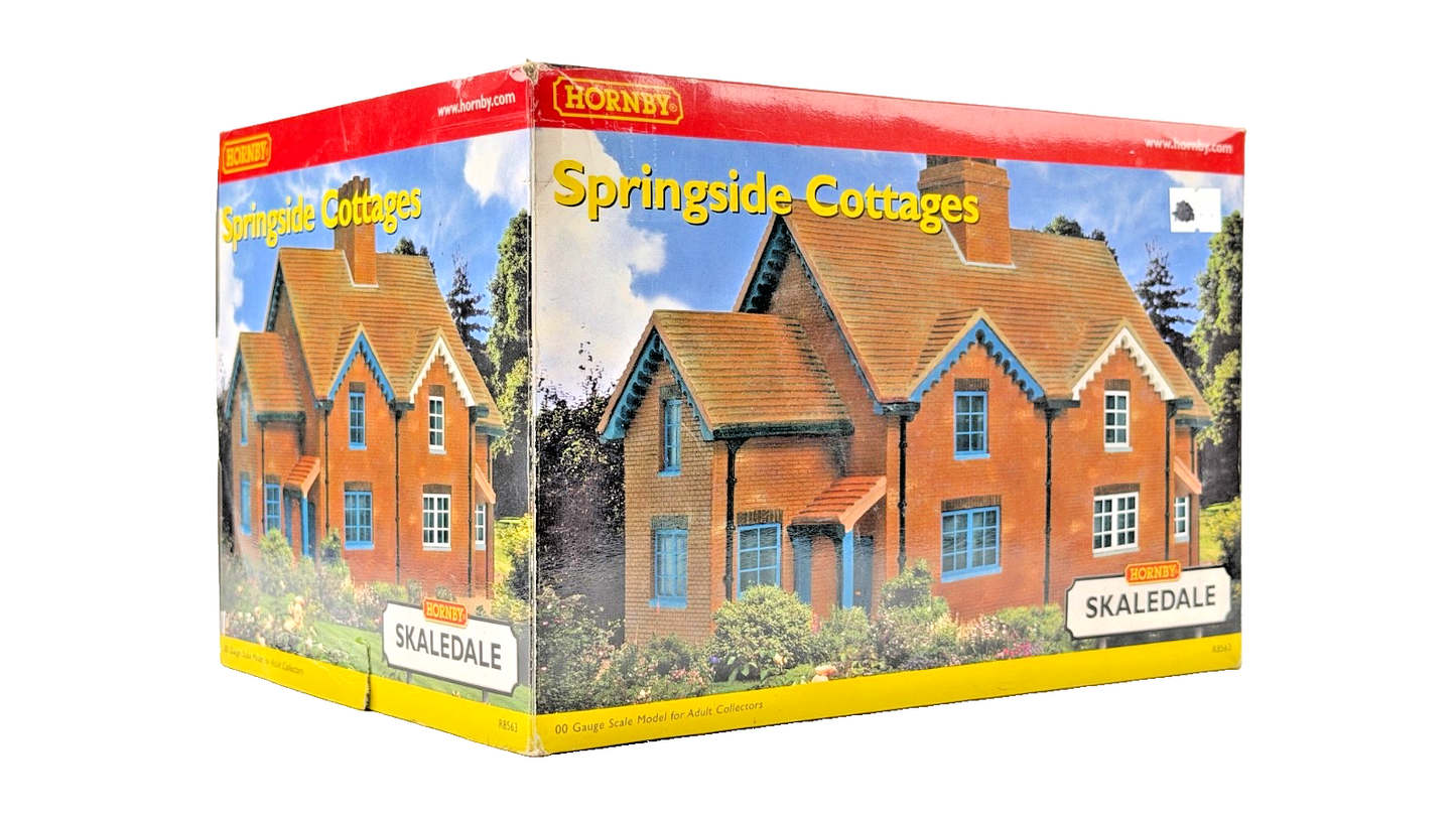 HORNBY OO GAUGE SKALEDALE - R8563 - SPRINGSIDE COTTAGES - BOXED
