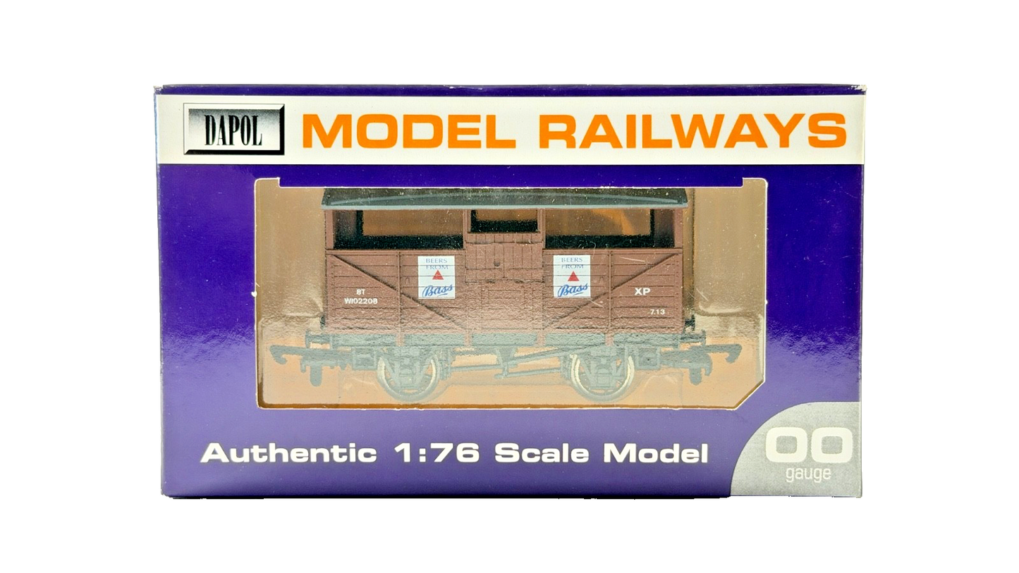 DAPOL 00 GAUGE - BEERS FROM BASS 8T CATTLE WAGON W102208 (LIMITED EDITION)