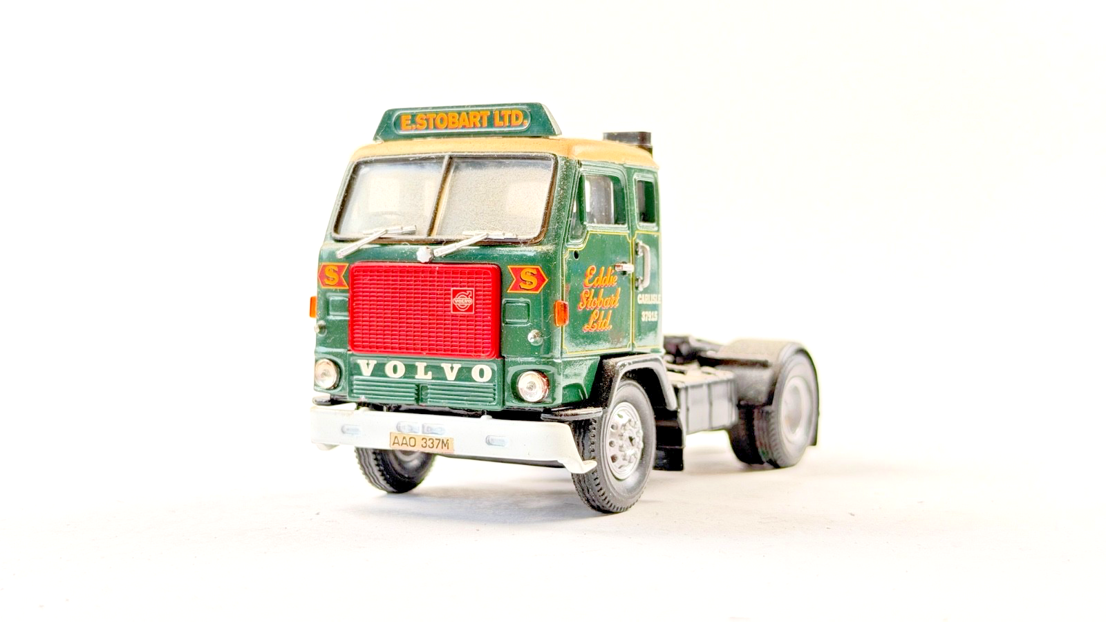 CORGI 1/50 SCALE CC13101 EDDIE STOBART VOLVO F88 4X2 TRACTOR UNIT UNBOXED