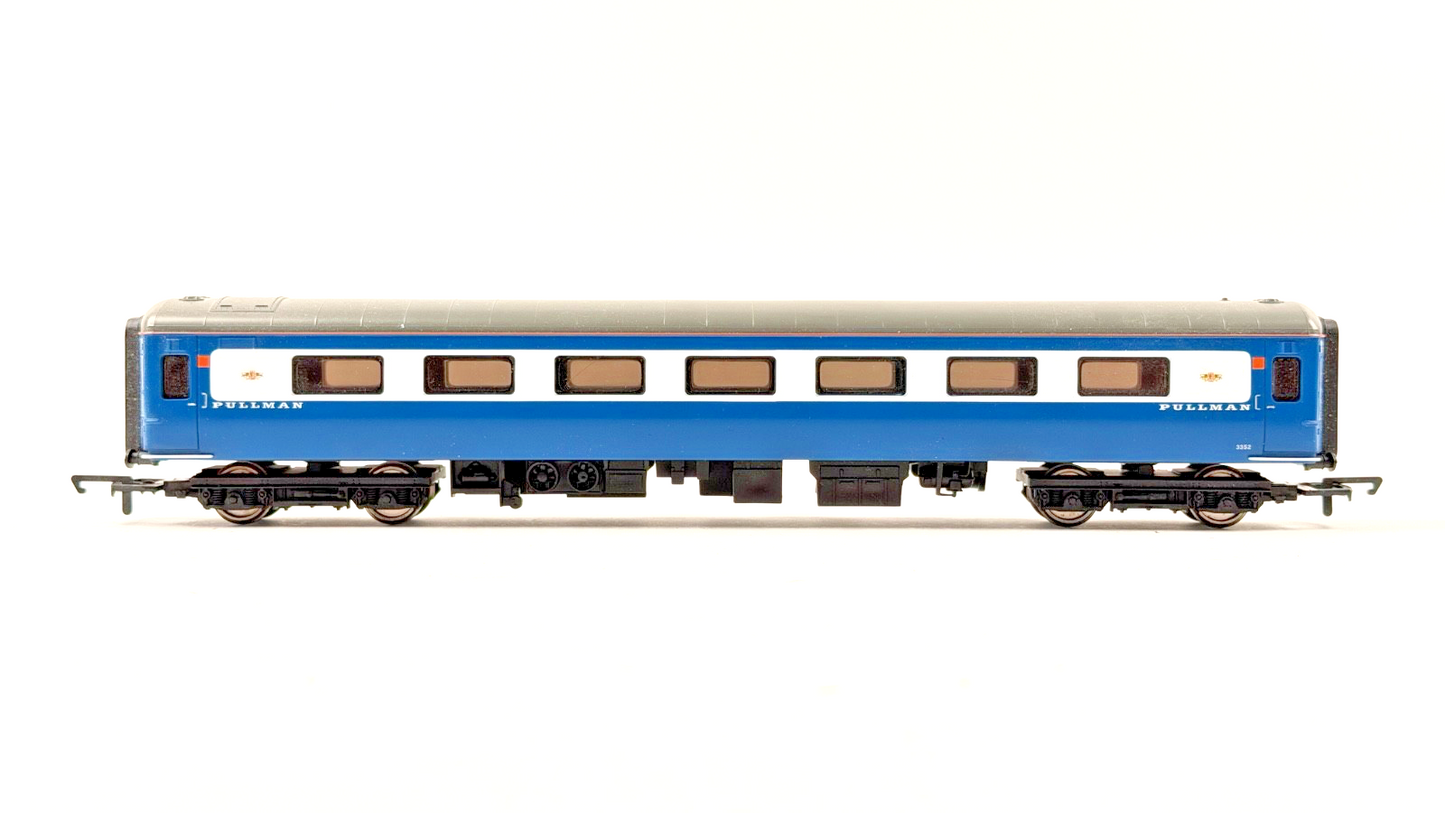 HORNBY 00 GAUGE - RAKE OF 3 BLUE PULLMAN MK2 PASSENGER COACHES UNBOXED
