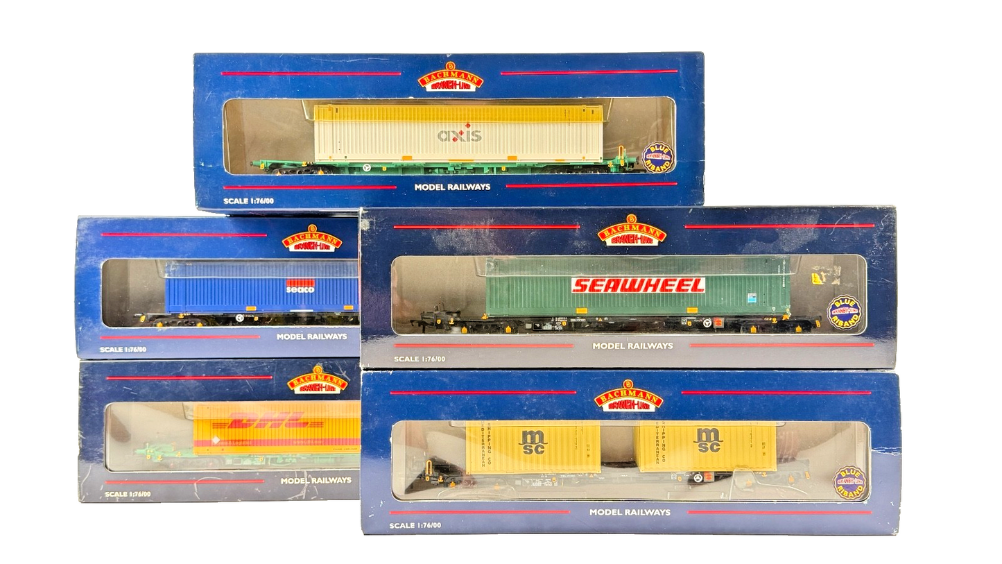 BACHMANN OO GAUGE - RAKE OF 5 INTERMODAL BOGIE TWIN WAGONS WITH CONTAINERS BOXED