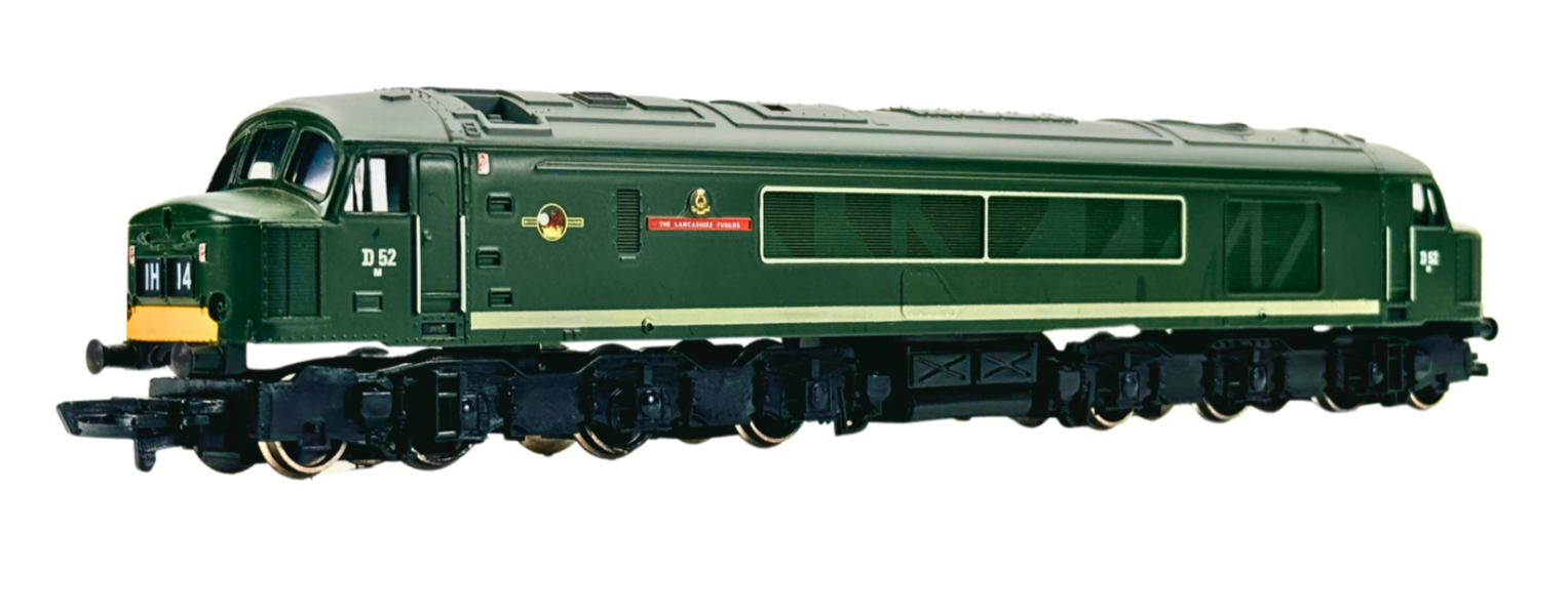 MAINLINE 00 GAUGE - TYPE 4 CLASS 40 DIESEL 'LANCASHIRE FUSILIER' GREEN - BOXED