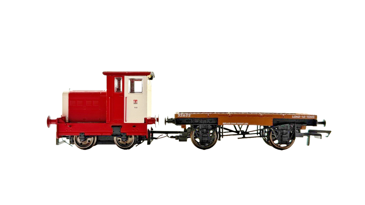 HORNBY OO GAUGE - R3705 - RUSTON & HORNSBY 48DS AND FLATBED JOHN DEWAR & SONS