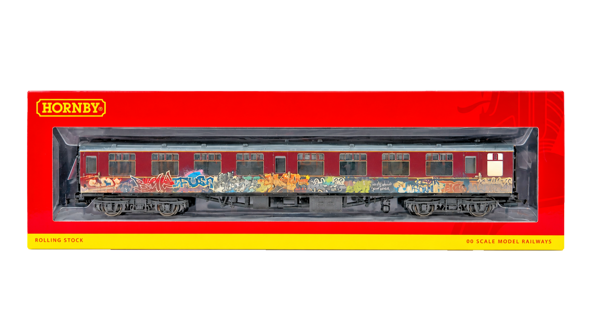 HORNBY OO GAUGE - R4647 - BR MAROON MK1 GRAFFITI COACH M24450 (HEAVY WEATHERED)