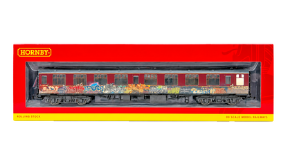 HORNBY OO GAUGE - R4647 - BR MAROON MK1 GRAFFITI COACH M24450 (HEAVY WEATHERED)