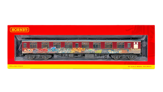 HORNBY OO GAUGE - R4647 - BR MAROON MK1 GRAFFITI COACH M24450 (HEAVY WEATHERED)