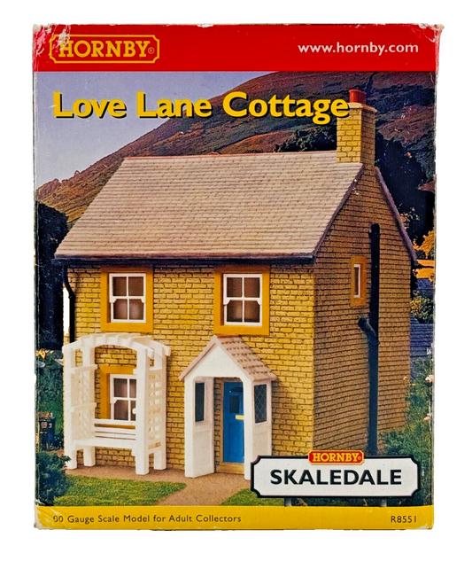 HORNBY 00 GAUGE SKALEDALE - R8551 - LOVE LANE COTTAGE - BOXED