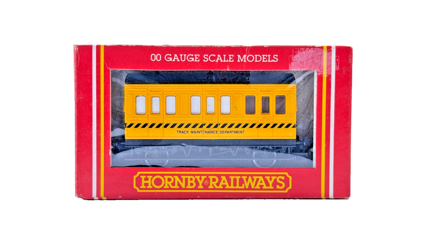 HORNBY 00 GAUGE - R296 - ENGINEERS YELLOW TRACK CLEANING COACH - BOXED
