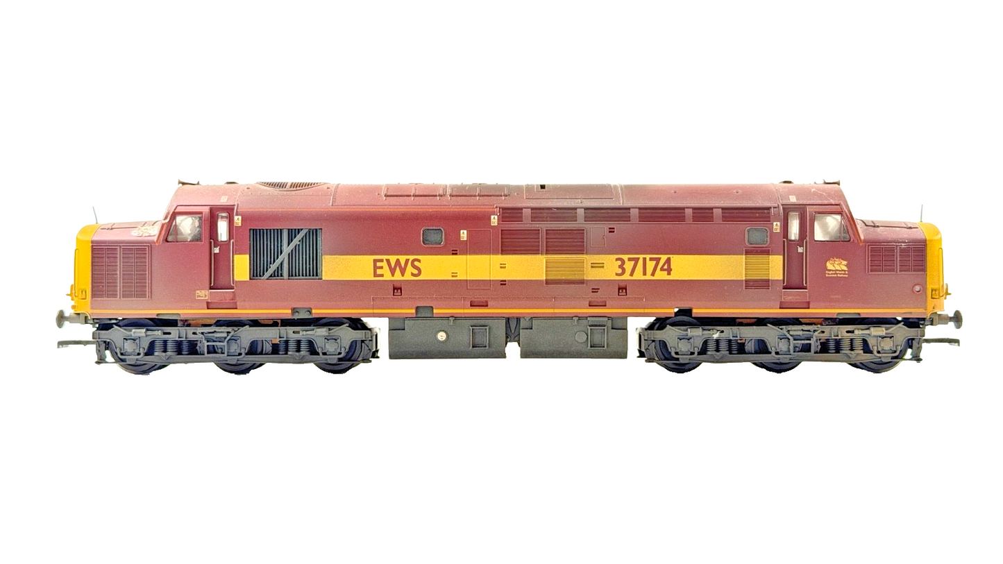 NQP BACHMANN 00 GAUGE - 32-786 - CLASS 37 DIESEL 37174 EWS DOMINO HEADCODE (W)