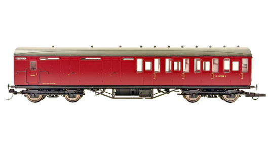 HORNBY 00 GAUGE - R4577 - BR MAROON THOMPSON SUBURBAN COACH E87228E - UNBOXED