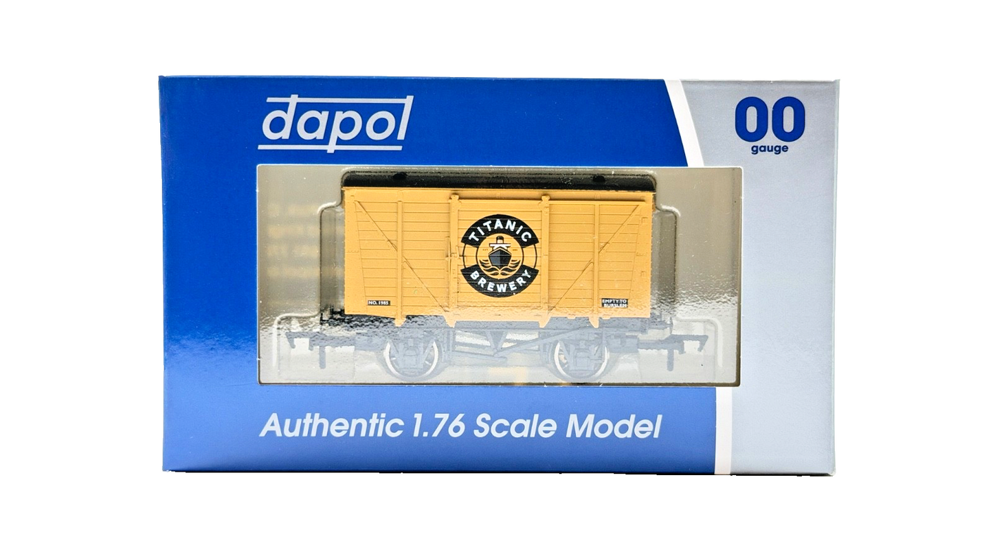 DAPOL 00 GAUGE - TITANIC BREWERY VENT VAN BURSLEM NO.1985 (LIMITED EDITION)