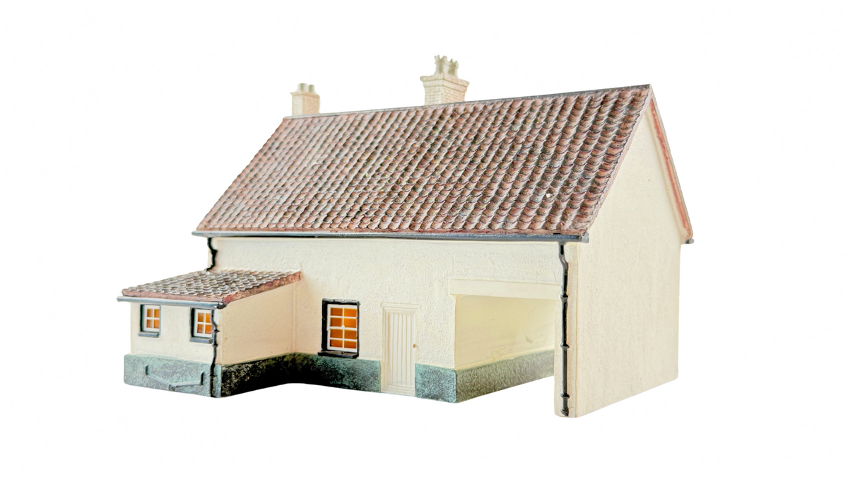 HORNBY OO GAUGE SKALEDALE - R8566 - THE BOAR'S HEAD PUB - BOXED