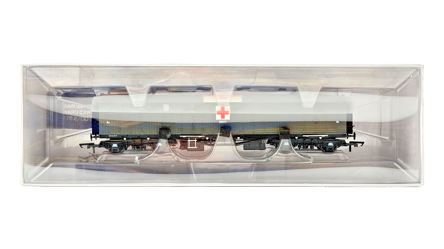 ACCURASCALE OO GAUGE - ACC2423 - SIPHON G VAN OLIVE GREEN MILITARY AMBULANCE