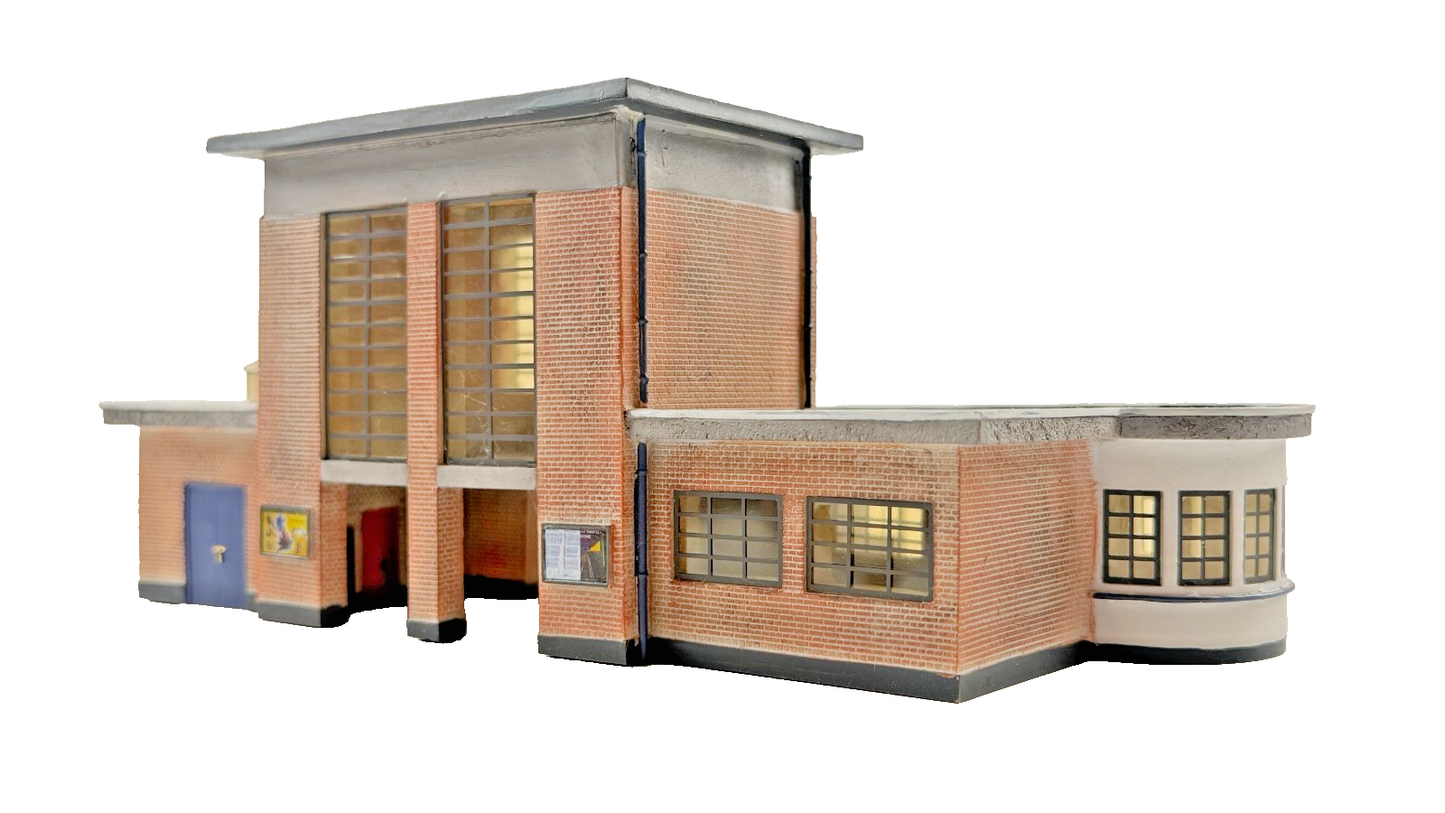 BACHMANN SCENECRAFT OO GAUGE - 44-066 - ART DECO STATION BUILDING - BOXED