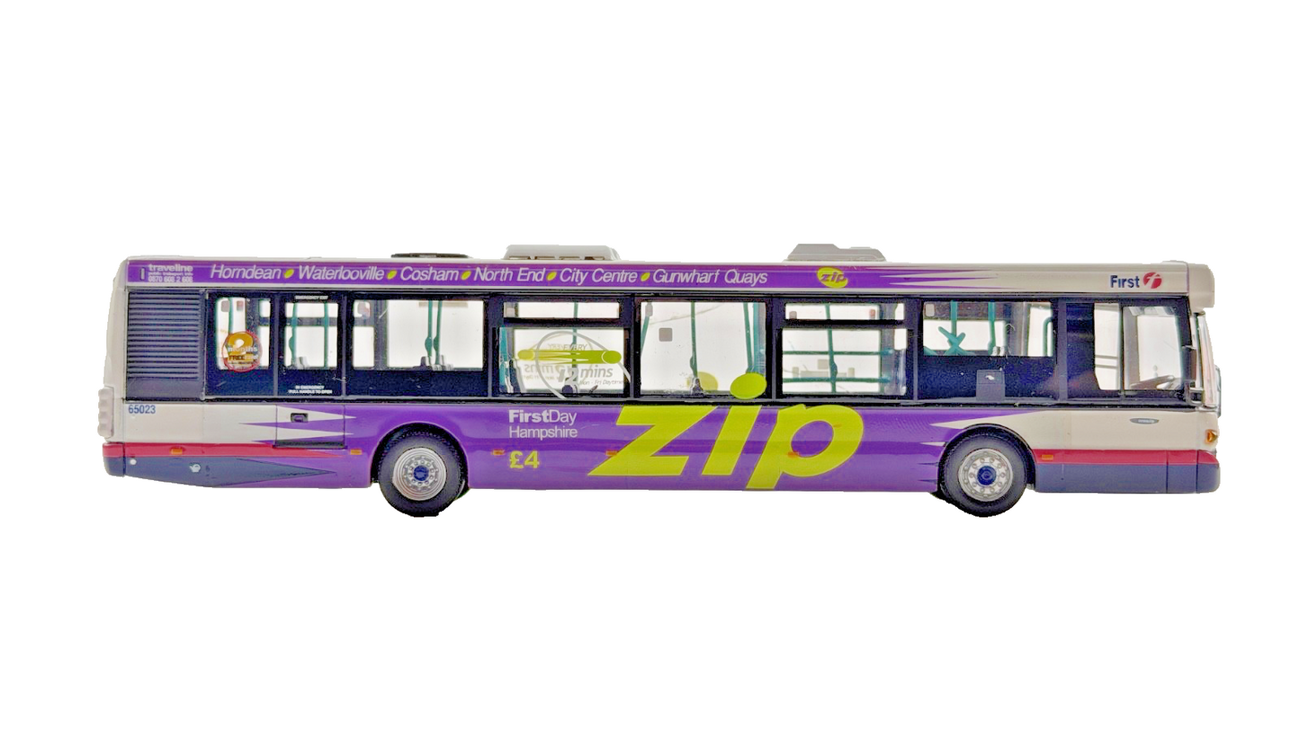 CMNL UKBUS 7004 1/76 SCALE - SCANIA OMNICITY FIRST HAMPSHIRE 'ZIP' BUS UNBOXED