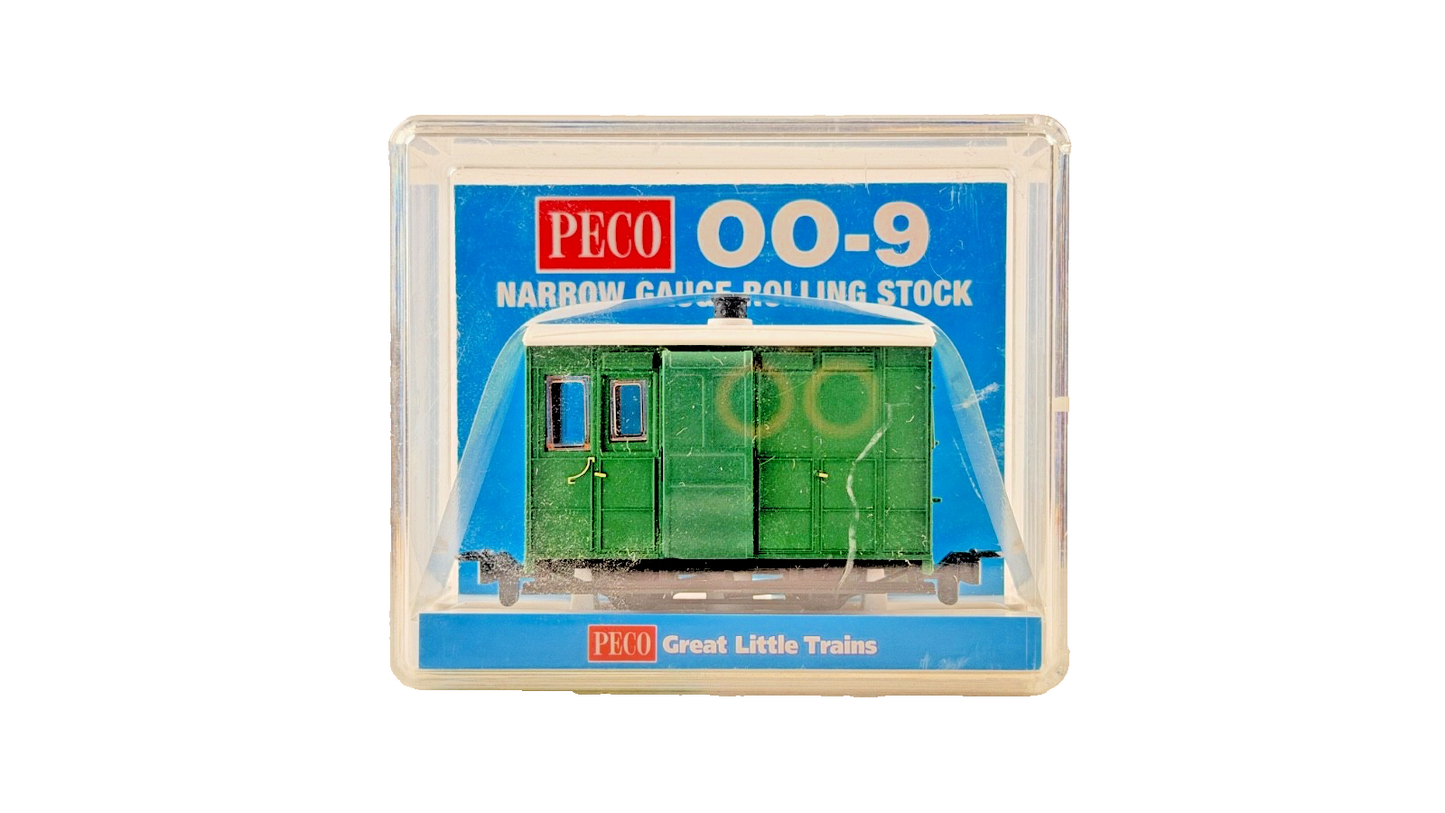 PECO OO9 SCALE - GR-530UG - GLYN VALLEY 4 WHEEL BRAKE COACH PLAIN GREEN - BOXED