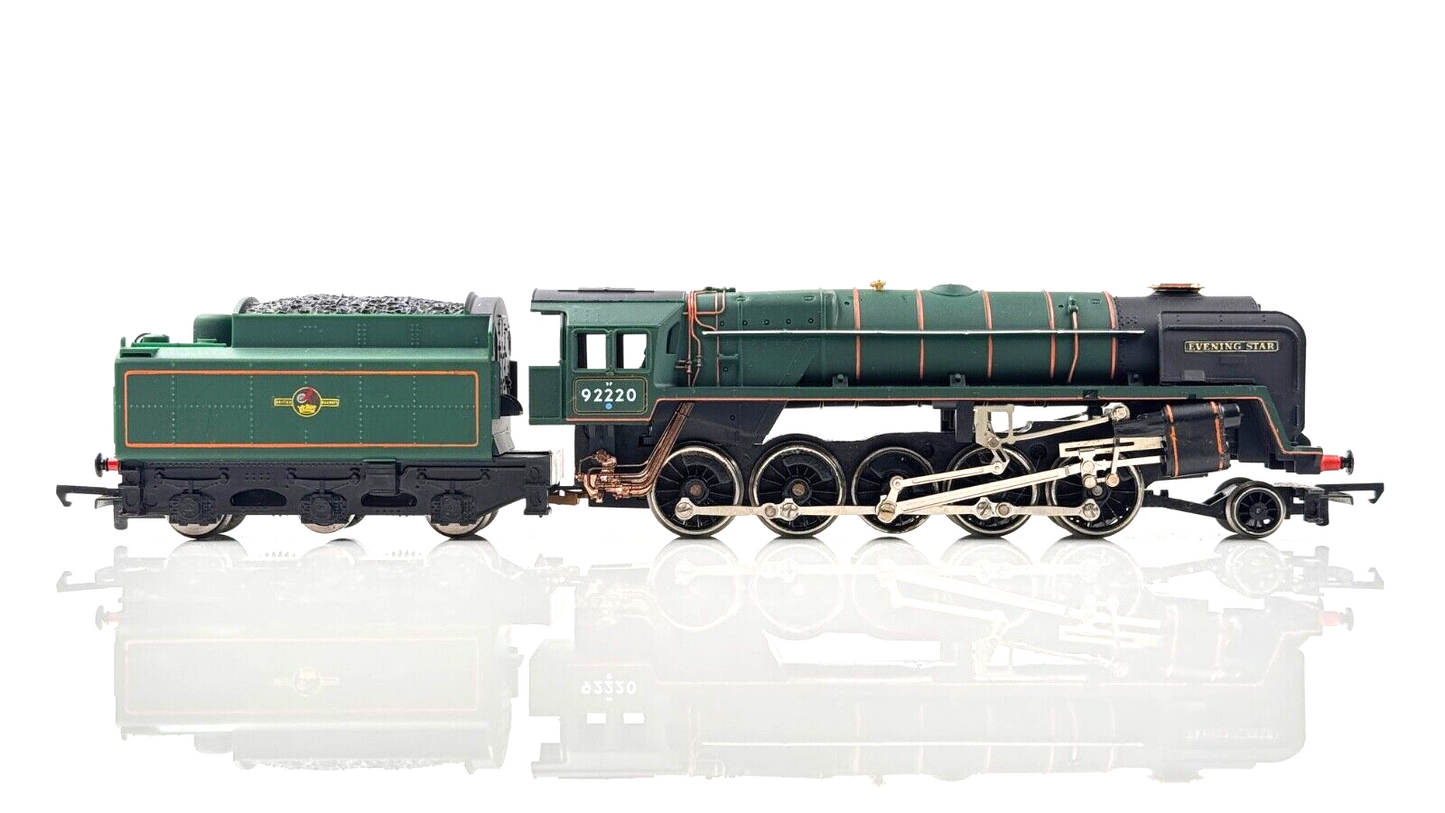 HORNBY 00 GAUGE - R861 - BR GREEN 2-10-0 CLASS 9F 'EVENING STAR' 92220 - UNBOXED