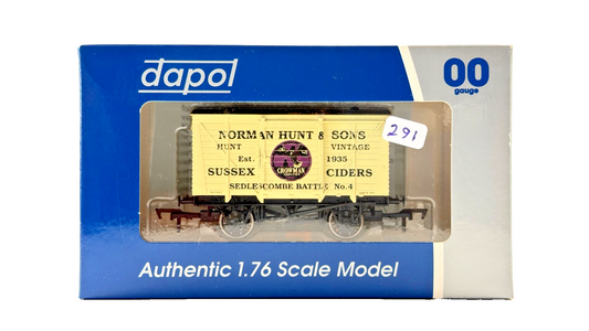 DAPOL 00 GAUGE - NORMAN HUNT SUSSEX CIDERS BATTLE VENT VAN 4 (LIMITED EDITION)