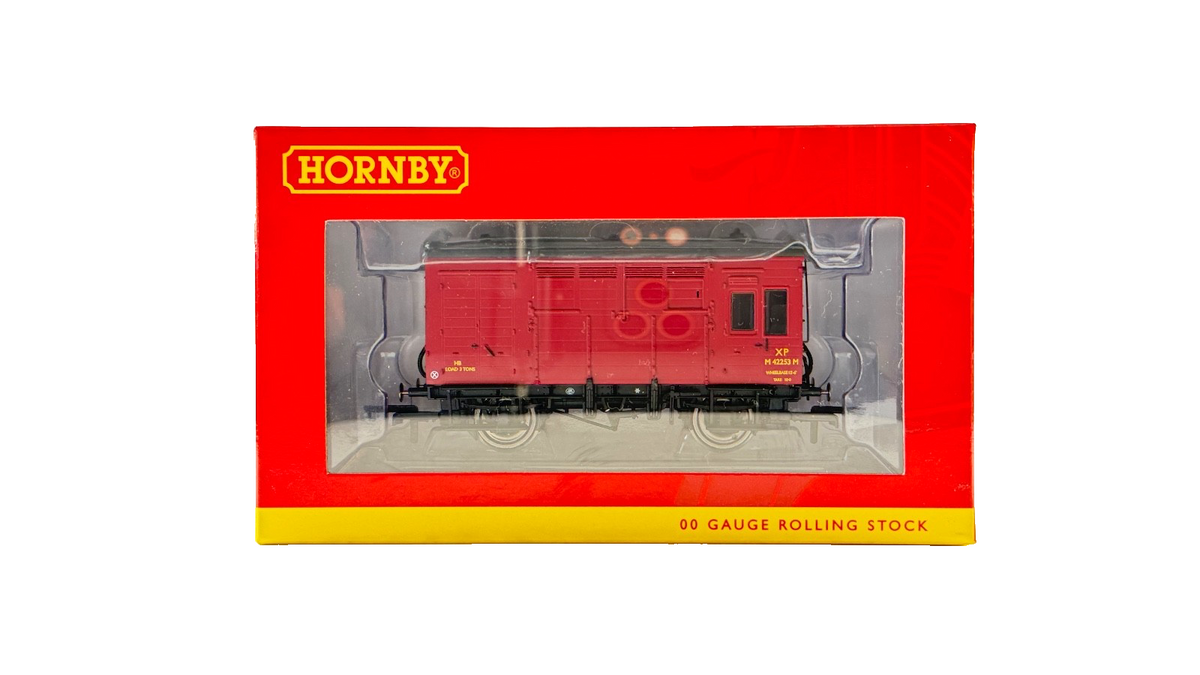 HORNBY OO GAUGE - R6728A - BR (EX LMS) CRIMSON HORSE BOX WAGON M42253M BOXED