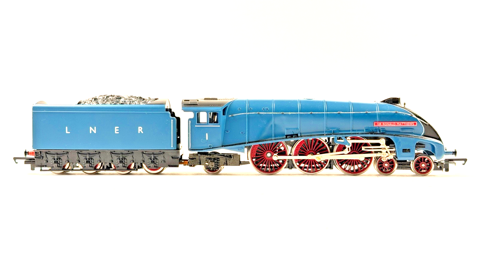 HORNBY 00 GAUGE - R649 - LNER CLASS A4 SIR RONALD MATTHEWS PRESENTATION PACK