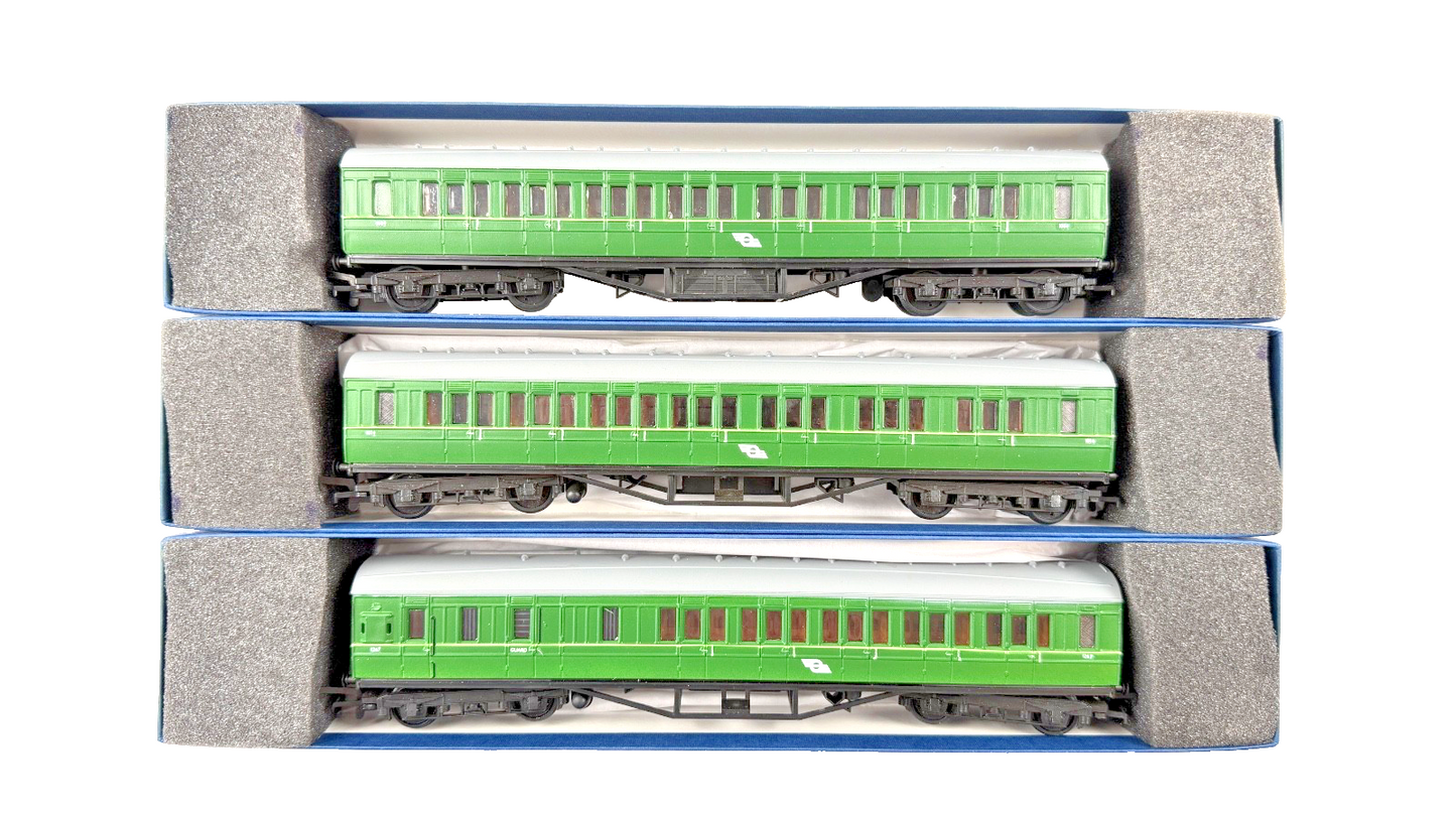 SILVER FOX MODELS OO GAUGE - CIE IRISH RAIL GREEN CORRIDOR COACH TRIPLE PACK
