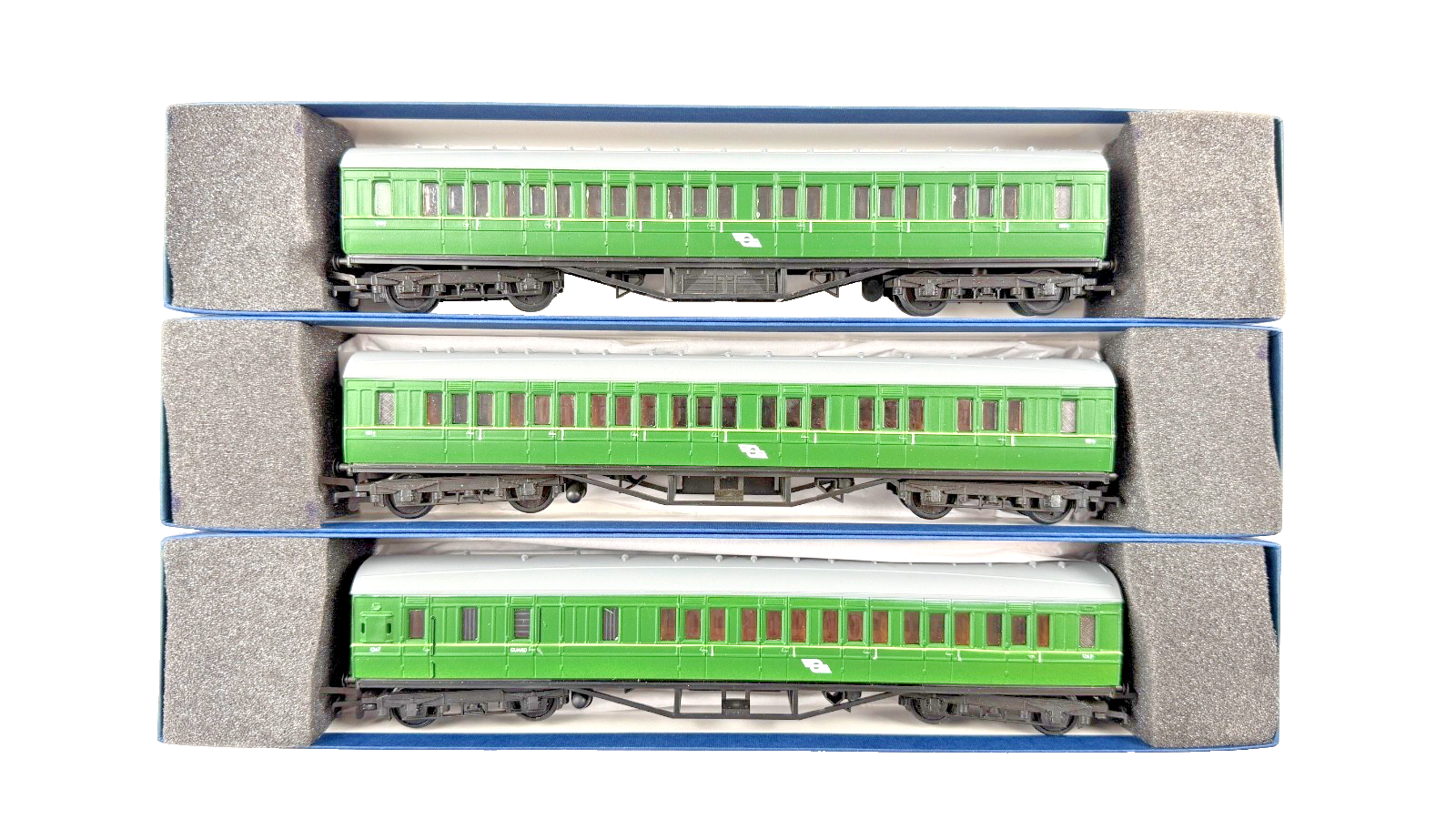 SILVER FOX MODELS OO GAUGE - CIE IRISH RAIL GREEN CORRIDOR COACH TRIPLE PACK