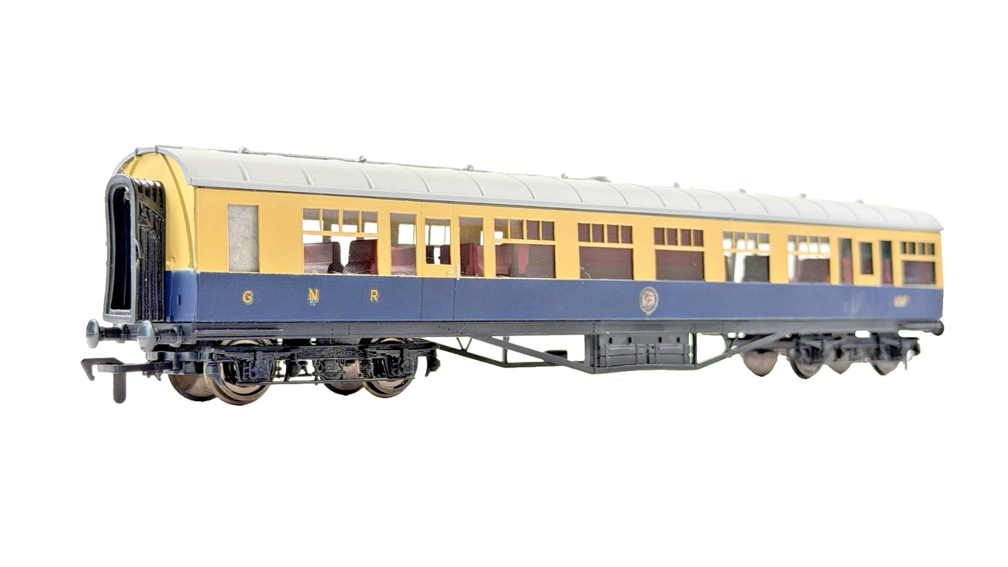 SILVER FOX MODELS OO GAUGE - GNRI NORTHERN IRISH RAIL CREAM/BLUE K23 COACH 127