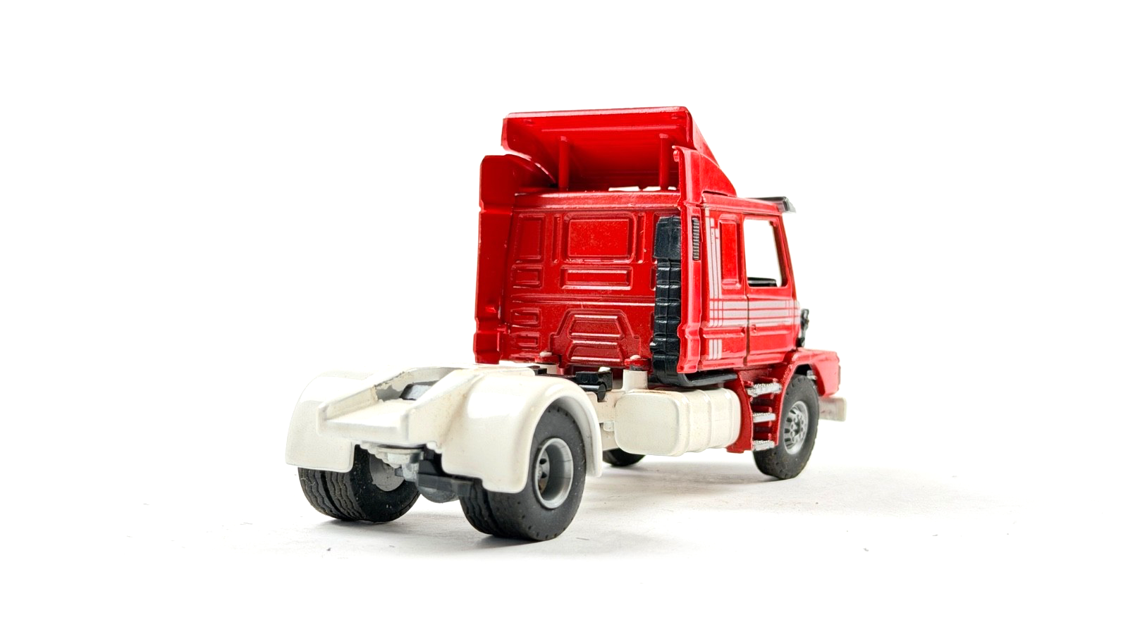 EARLY TEKNO? 1/50 SCALE RED & SILVER SCANIA 450 4X2 TRACTOR UNIT UNBOXED