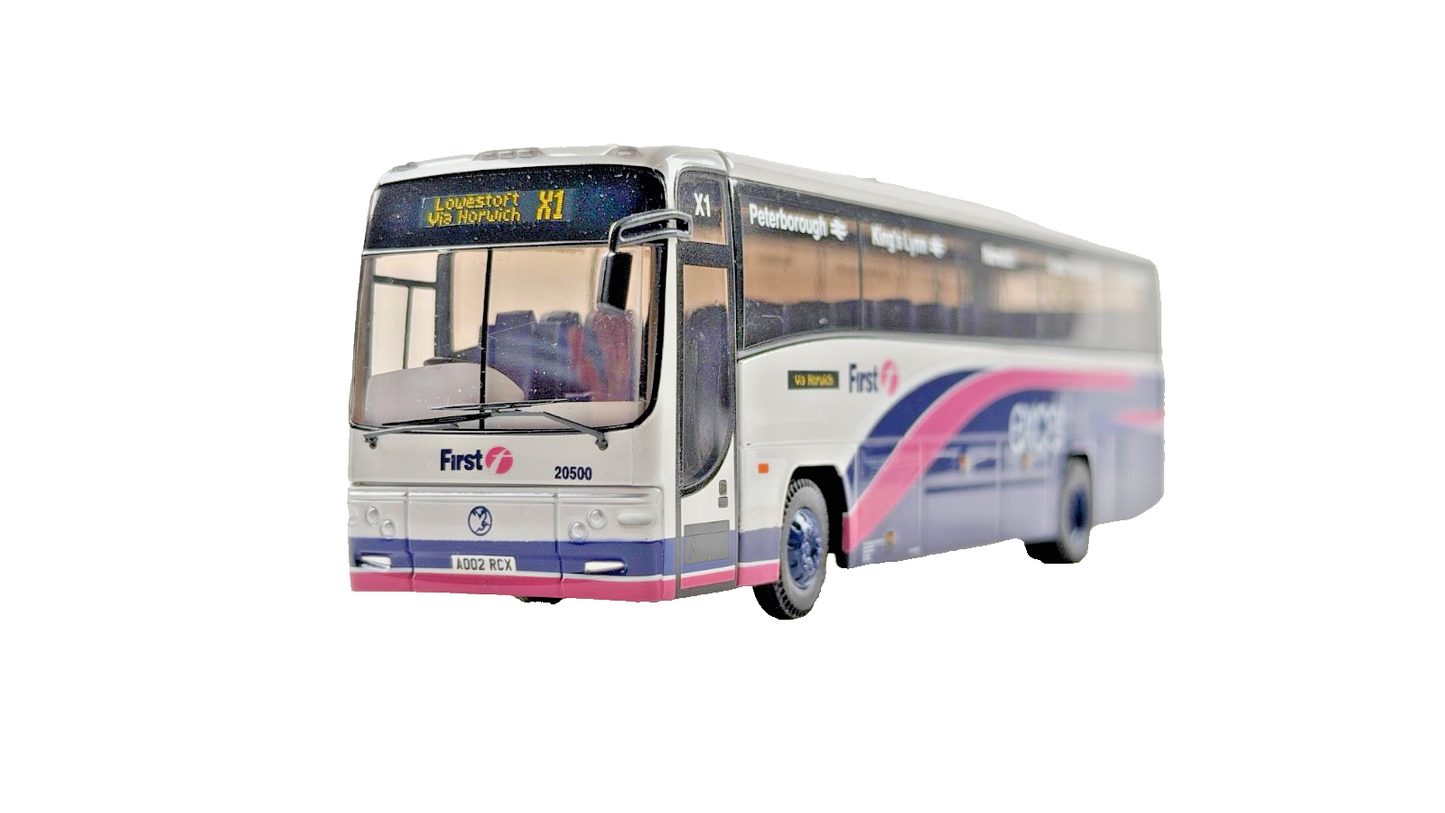 CORGI 1/76 SCALE - PLAXTON PARAGON FIRST EXCEL LOWESTOFT NORWICH COACH UNBOXED