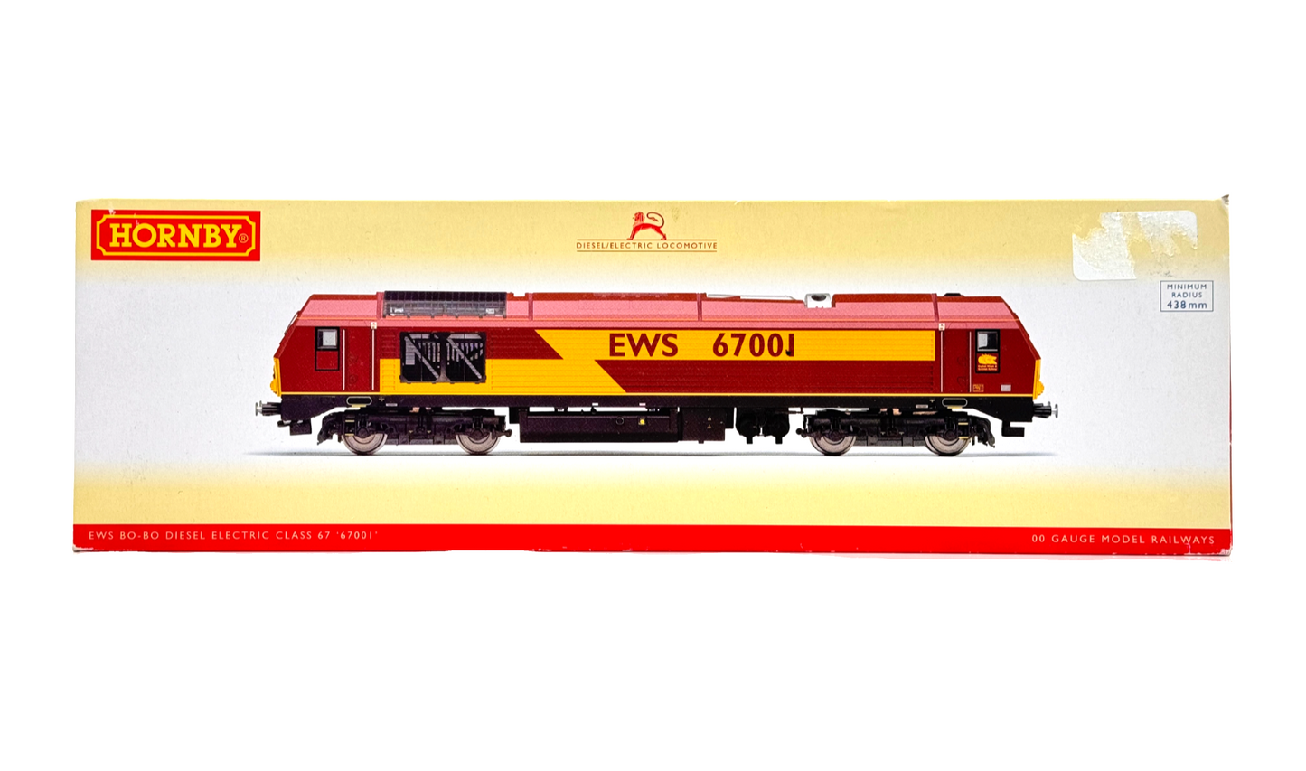 HORNBY 00 GAUGE - R3040 - CLASS 67 DIESEL 67001 EWS MAROON GOLD - BOXED