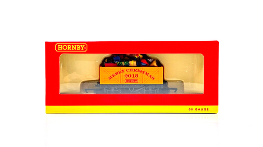 HORNBY 00 GAUGE - R6889 - 7 PLANK WAGON CHRISTMAS 2018 WITH PRESENT LOAD BOXED